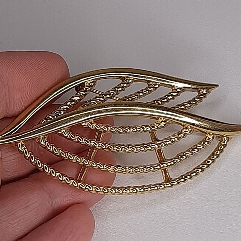 TRIFARI Vtg Gold-Tone Double Leaf Open Work Brooch Pin w/ texture LARGE 3" - Picture 10 of 10